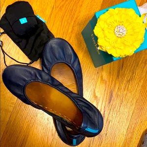 GUC California navy tieks 9